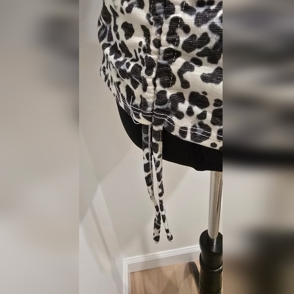 NWT FRENCH LAUNDRY Leopard V Neck Tee, Size S - Picture 5 of 9